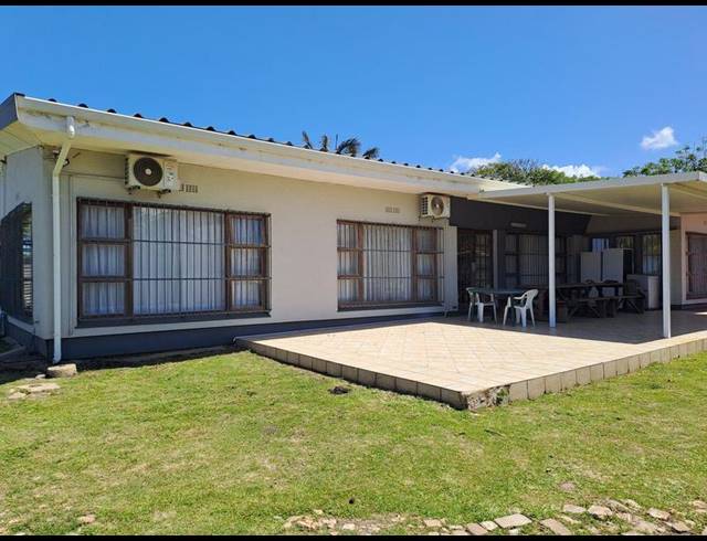 6 BEDROOM HOUSE FOR SALE IN UVONGO BEACH